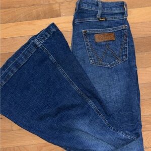 Women size, width- 28 length-32 wranglers brand new no tags